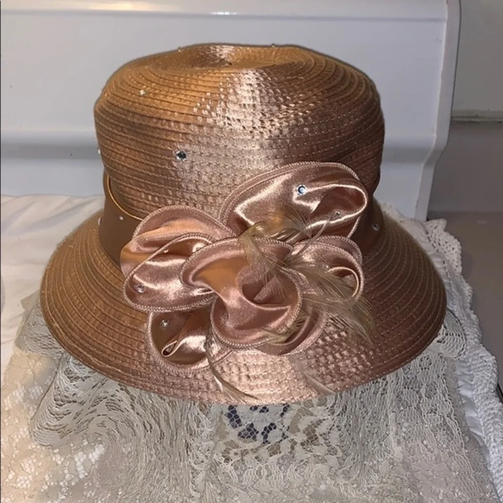 Swan Hat Vintage 6 inches high 7  head